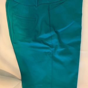 NWT WHBM 11-inch Walking Shorts